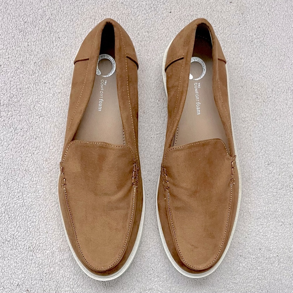 Journee Collection Tan Loafers with White Lug Sole - Picture 3 of 8